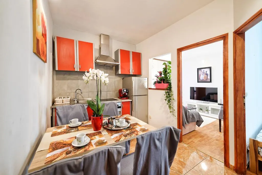Holiday Home & Apartments Primavera Pula 0*,