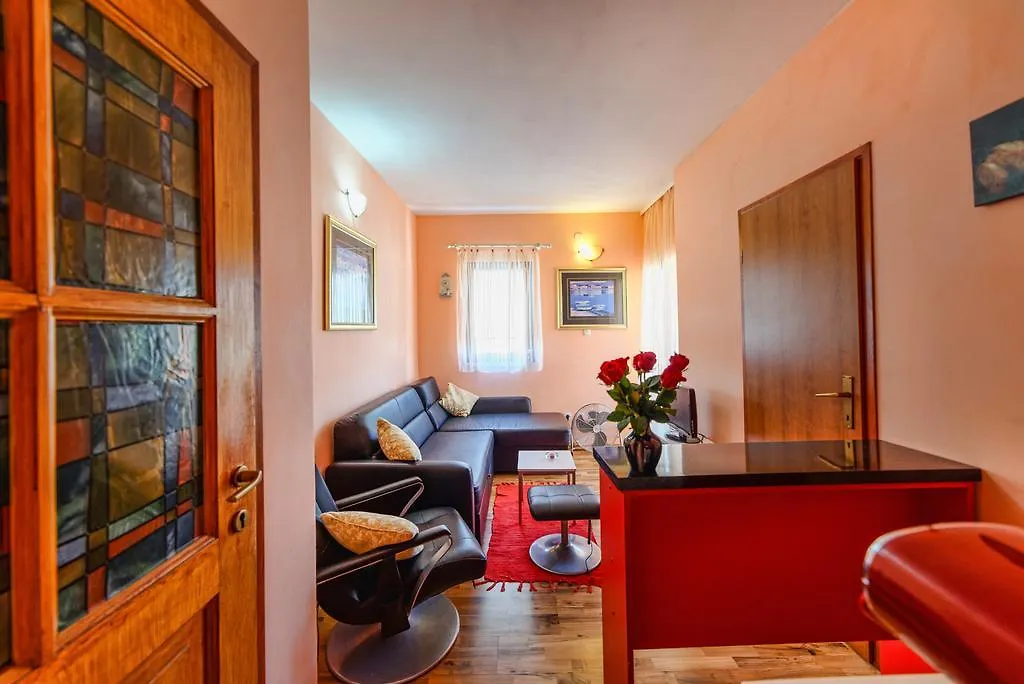 Holiday Home & Apartments Primavera Pula