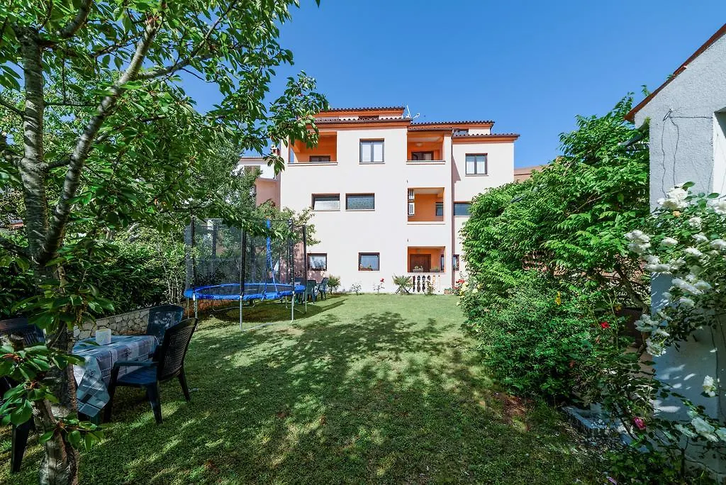 Holiday Home & Apartments Primavera Pula